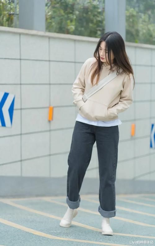 卫衣 + 小黑裤，卫衣 + 九分裤，太洋气！