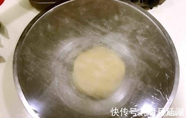 面饼|这才是烙饼正确的做法！只需多加“2步”，比买的饼还暄软层儿多