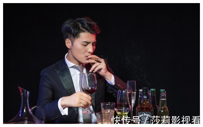 酒精|经常喝酒的人,在喝酒时,提醒:这几种食物尽量不要吃