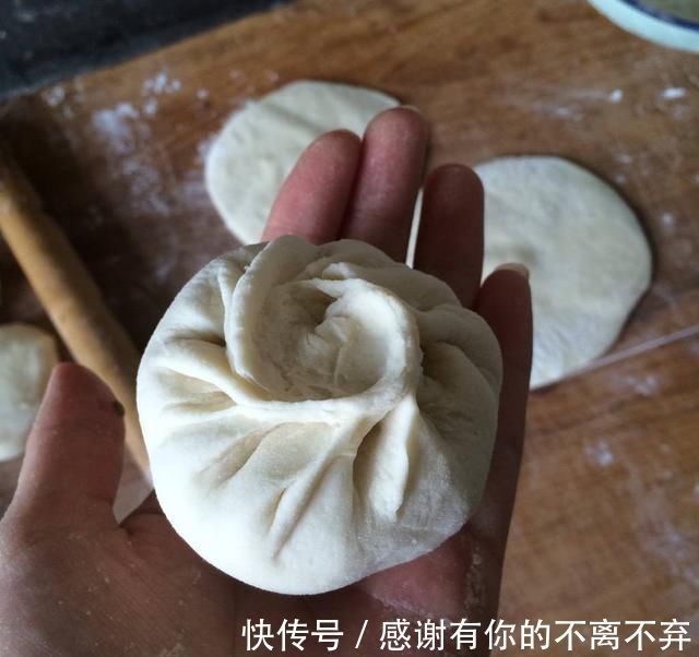 大葱切丁|这才是包子的正确做法,既美味又有营养,而且简单易上手