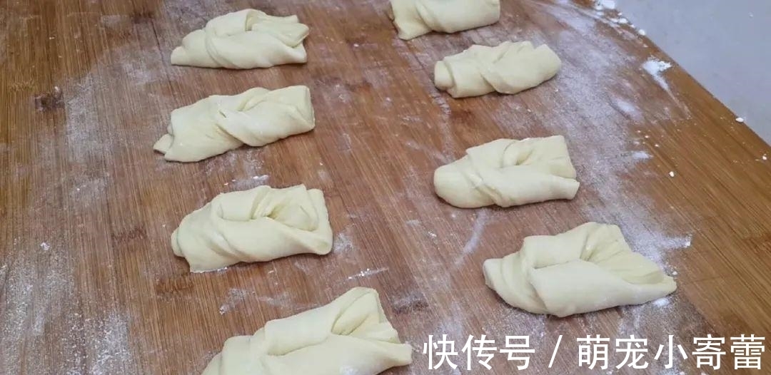 面团|面粉这做法才简单，加2个鸡蛋，个个松软香甜，孩子天天嚷着吃