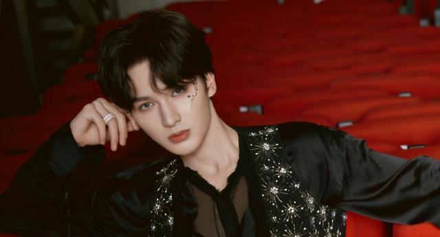 节目|朱正廷节目中谈恋爱观,耿直发言逗笑全场,却遭伊能静吐槽太直男