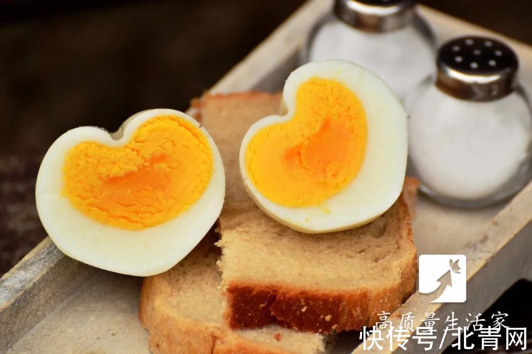 鸡蛋这样放冰箱,秒变毒蛋!10 个鸡蛋小知识一次说清,第一条就很有用