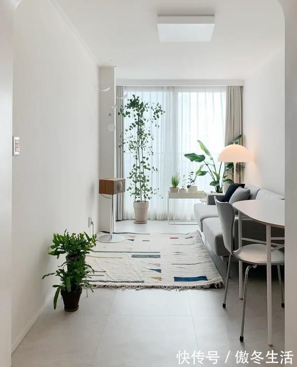 客厅|她独居住57㎡,打通阳台,去电视墙化,干净极简越住越像新房