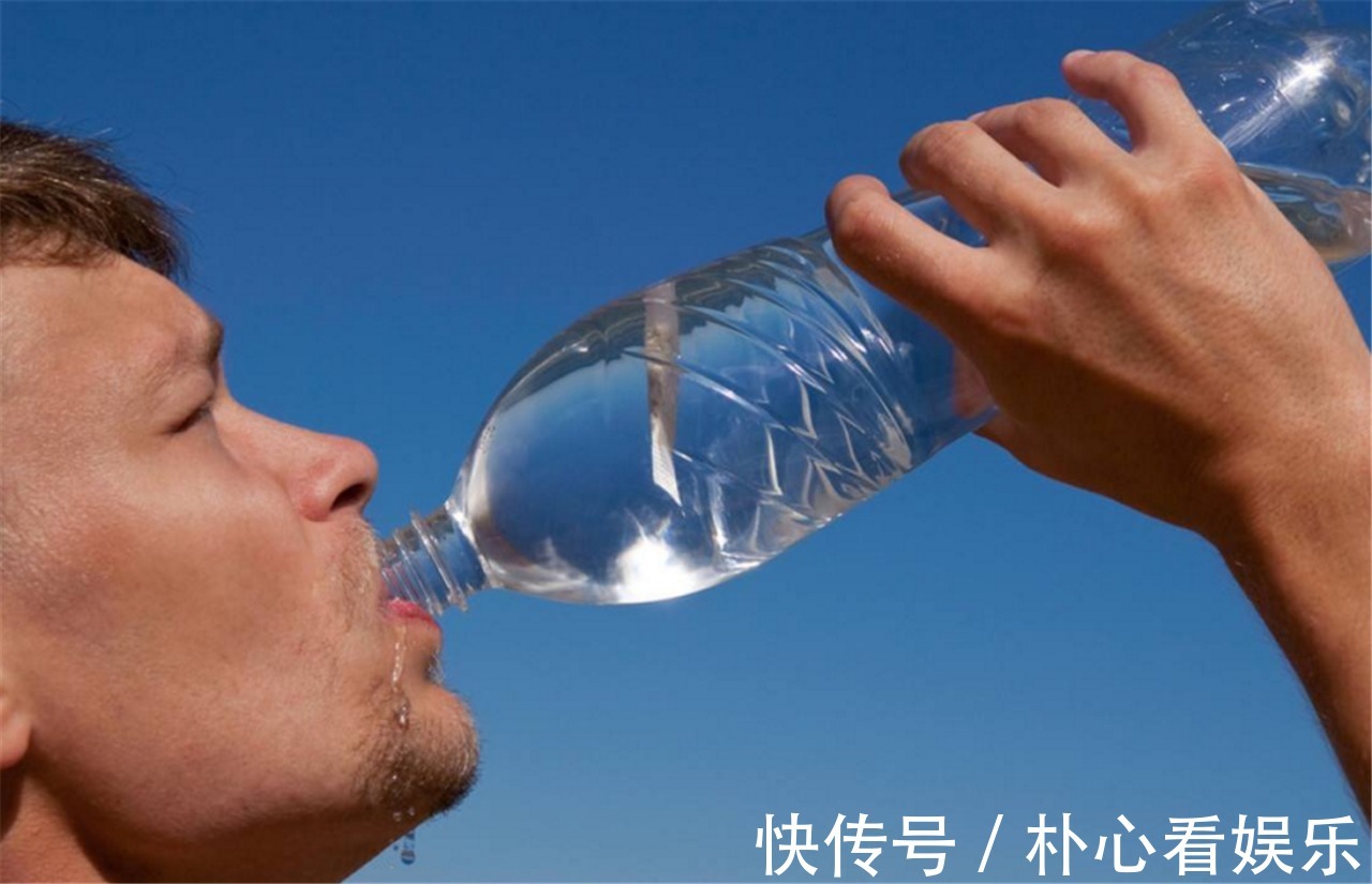 多喝水|血液粘稠的人，2个“时间点”多喝水，活血散瘀，血管一通到底