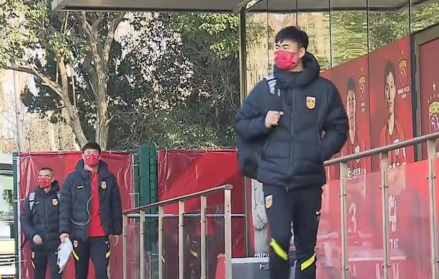 本土|国足教练组反复强调:归化和本土一视同仁,都是国家队的一员!