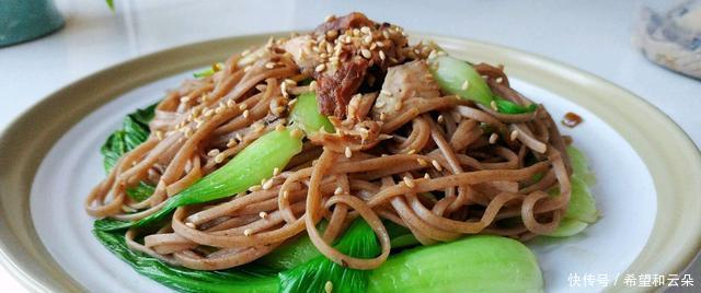 营养|油肉油菜荞麦面有肉香的加持，面香更浓