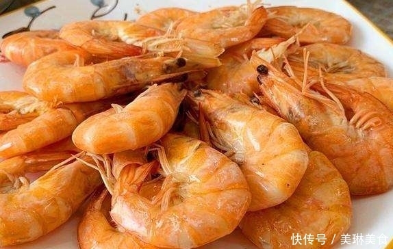白水煮虾还只会放生姜？少了它，煮了也白煮，虾不鲜嫩没有香味