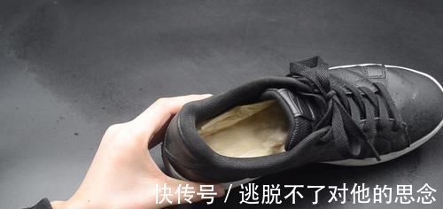 纸巾|为什么出门时要塞一张纸巾,好多人还不懂怎么回事,真的涨知识了