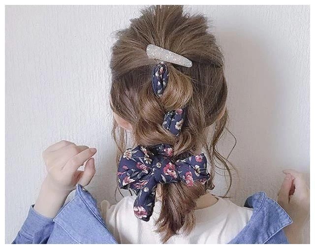 扎头发 日本女生分享的适合初夏的发型,这么扎头发,好看又精致,养眼了