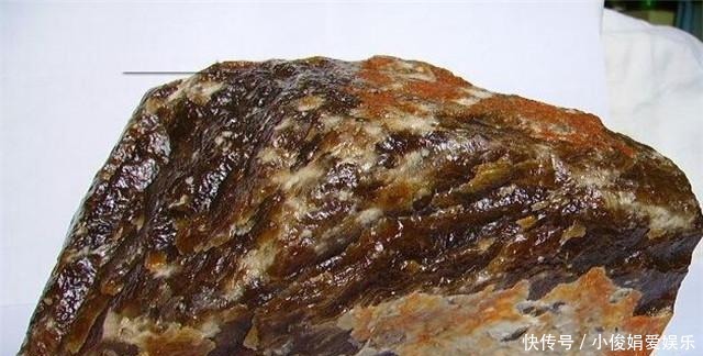 农民抽旱烟磕出金香玉,巧克力味道的石头,为啥可遇不可求