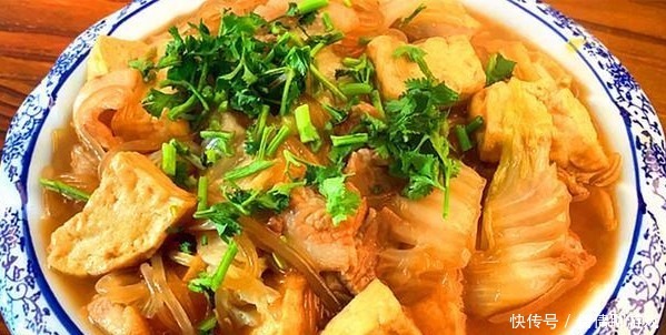 今天做道白菜粉条炖豆腐,汤汁浓郁,豆腐吸满汤汁,超级下饭