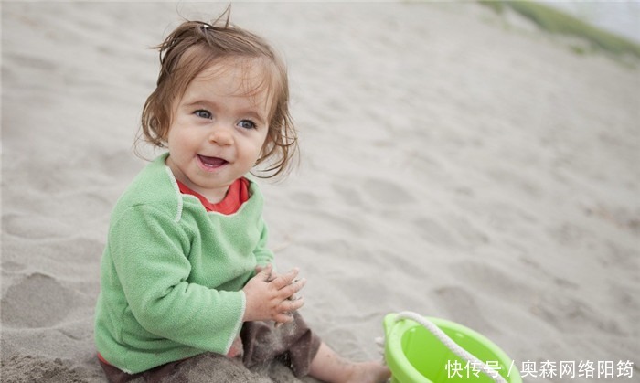 爸爸妈妈|孩子聪明还是不聪明,从小就可以看出,孩子的这几个表现不会骗人