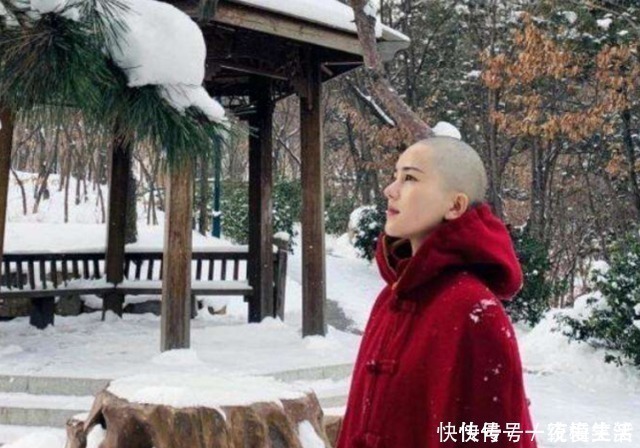 美女|头发一年能长多长?美女剃光头发,记录一年的生长过程!
