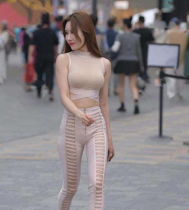 紧身裤 蜂腰细腿的打底裤美女,非常赏心悦目,清爽时尚