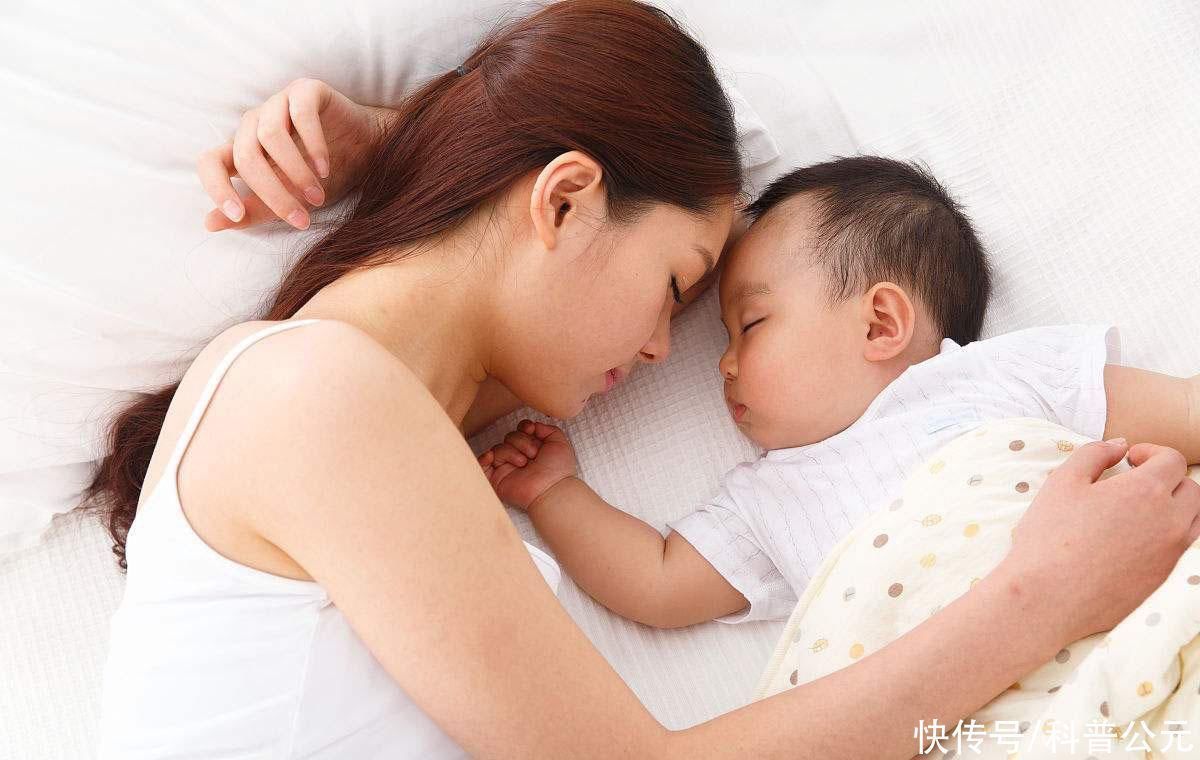 教授|孩子和谁睡觉就跟谁亲?李玫瑾教授:3岁前,孩子要和妈妈一起睡