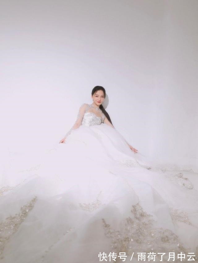 國慶晚會|張韶涵2021央視國慶晚會禮服