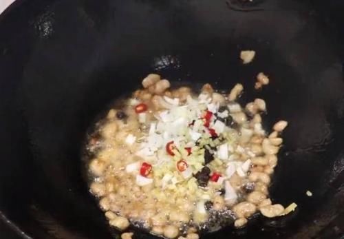 好吃|皮蛋这种做法很多人都没吃过,鲜嫩入味不腥,比凉拌皮蛋还好吃