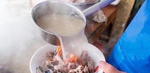 炖羊肉,不用放太多香料,这三种就够了,肉软烂不臭,汤浓美