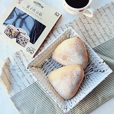 #健康甜蜜烘焙料理#红豆肉松麻薯包