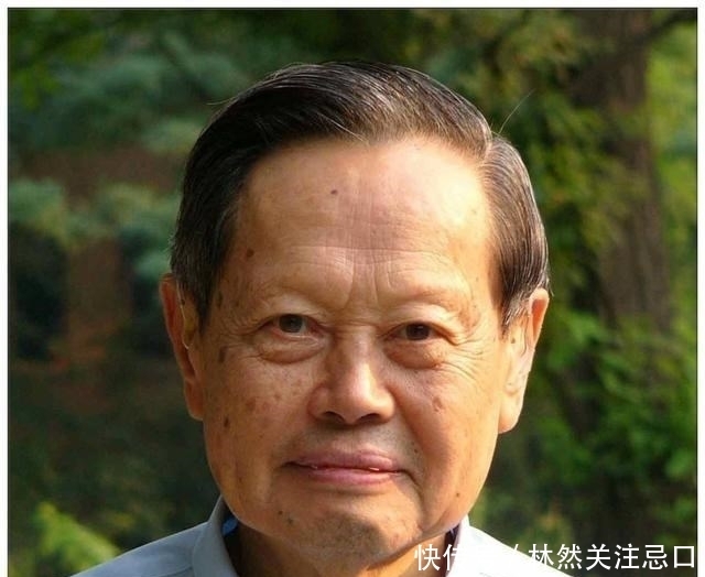 物理学界 97岁杨振宁给出真诚建议:把钱花在教育上多好啊,别浪费200亿!