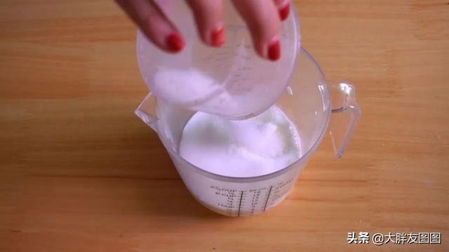 揭秘!奶黄包的家常做法,爆浆流心,软到捏不住