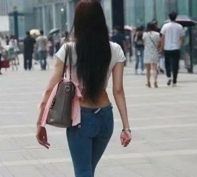 肚子 凶猛,这么紧身的牛仔裤还得往里推,网友尴尬的癌症已经犯了