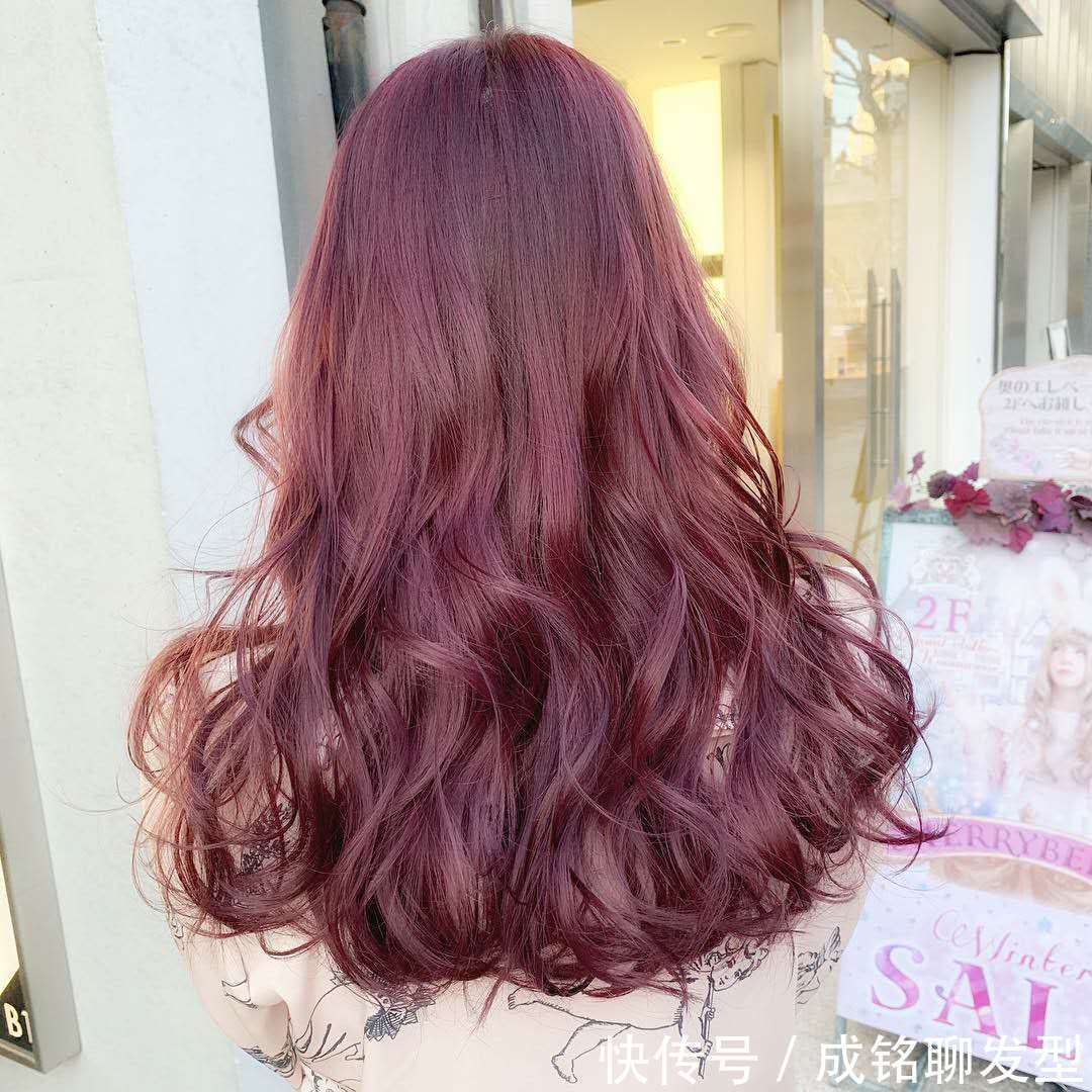 发色|50岁女人尽量少染这三种颜色,让皮肤蜡黄又显黑,不仅土气还显老