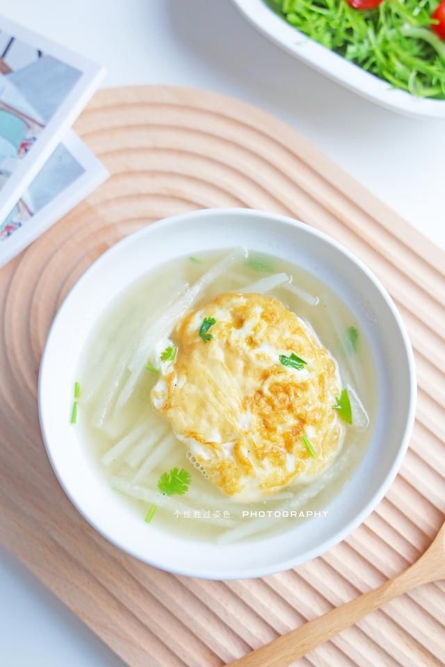 适合冬天喝的萝卜煎蛋汤，一定做给孩子喝，汤鲜味美润肺暖胃