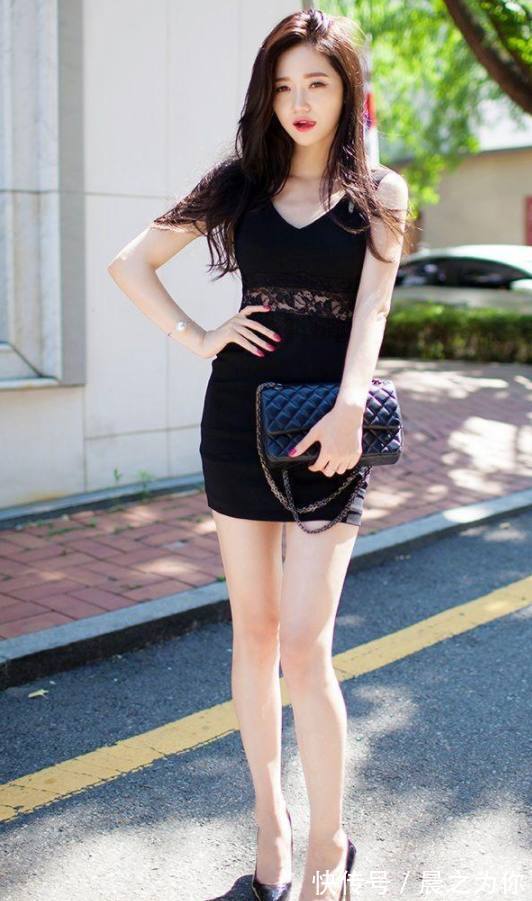 身姿 -靓丽闪耀的紧身裙美女,年轻漂亮,展现出柔美身姿!