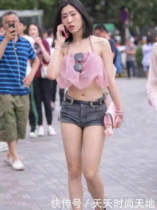 时尚|美女穿搭“仙气十足”,薄纱吊带彰显独特魅力,粉色系回头率超高