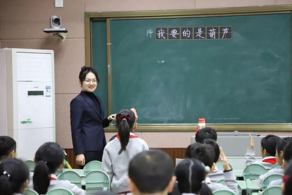 教坛新秀初绽蕾三尺讲台现风采——开元国际分校开展新教师汇报展示课