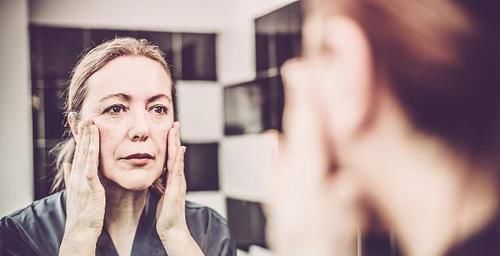 指甲|肝脏好不好,“竖中指”可以告诉你,若没有该异常,肝还很不错