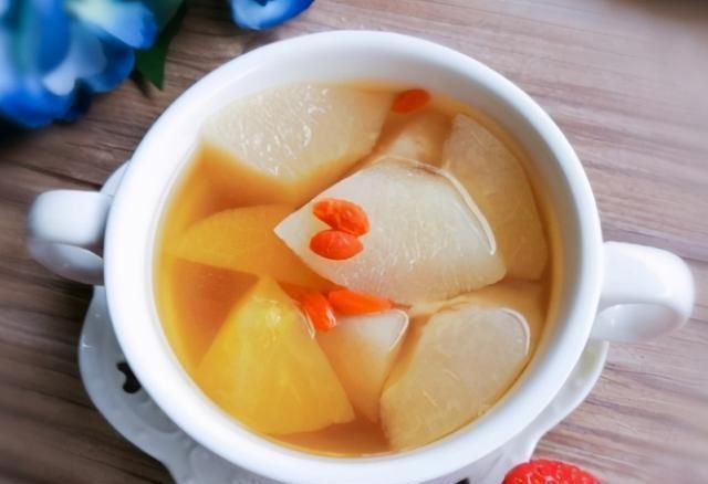 润燥|冬天,用苹果和雪梨煮下火糖水,每天喝一碗,润燥解渴嗓子也舒服