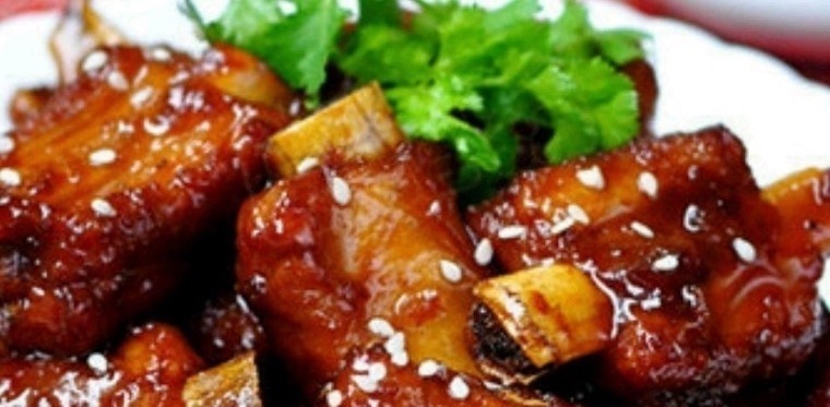 为何排骨焯水后又腥又柴?大厨:用错水,就别怪排骨难吃不入味!