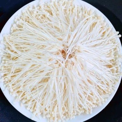 鲜美|#不容错过的鲜美滋味#蒜香巴沙鱼蒸金针菇