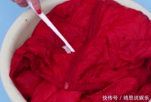 羽绒服不要干洗,教你一个清洗绝招,比干洗店洗的更干净,真实用