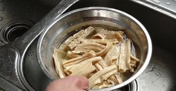 适合懒人吃的一道菜，不煮不炒不炸，筷子搅一搅嫩滑鲜美老人爱吃