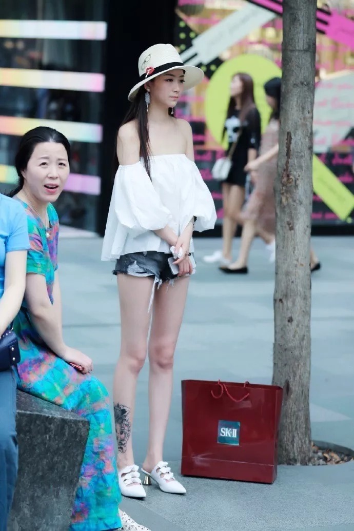 高跟鞋时尚穿搭，打造出优雅魅力的气质