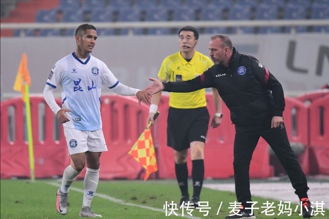 留洋|中国男足18个月不征召!广州队摆脱归化第1人,3年0场,留洋却很抢手