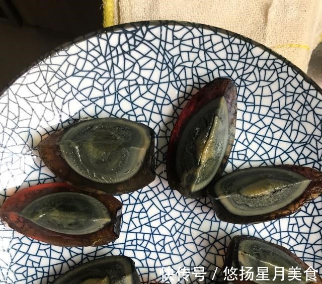 鲜嫩|和我一起做凉拌皮蛋黄瓜,不仅脆爽鲜嫩,更是让你畅享美味时光!