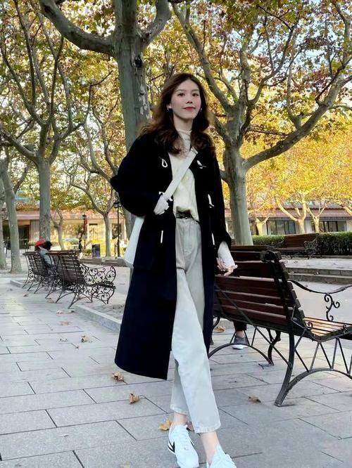 先把“羽绒服”收起来吧，今年流行这几款外套，保暖时尚还百搭