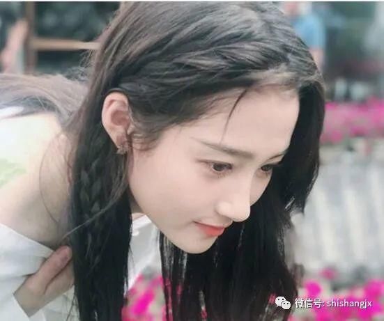 学院风的女生发型扎发,好看自然又简单,特别唯美