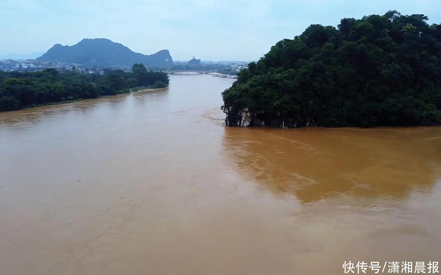 广西桂林遭20年一遇洪水，象鼻山景区被淹关闭