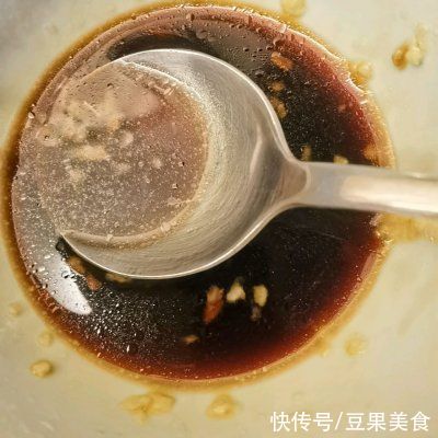 勺油|「鱼小厨：蒸」超简单大菜-蒜蓉粉丝蒸扇贝
