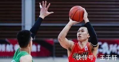 莫兰德|张镇麟补篮杀死比赛,辽篮92-90险胜深圳男篮,静候CBA辽粤二番战