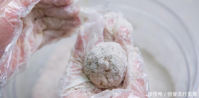 红萝卜|玉米面菜团子，不和面，不揉面，滚一滚就下锅，减肥也能管饱吃