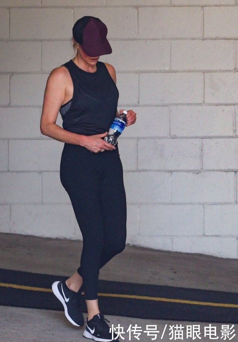 健身|45岁塞皇健完身满脸通红，肌肉紧实有力量，网友：以为是健身教练