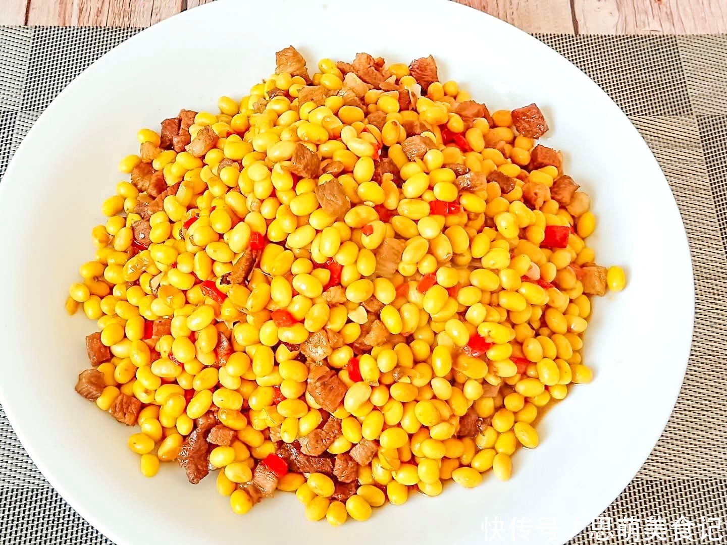 黄豆的时|黄豆此做法营养又解馋,比打豆浆营养翻倍,下酒下饭真是一绝,香