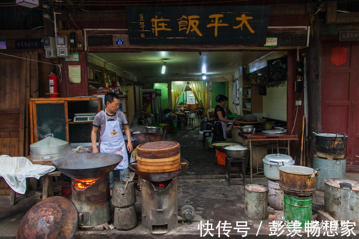 赤水|神秘的丙安古镇，吊脚楼建在悬空峭壁之上，明清建筑的活化石